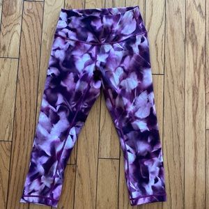 Women lululemon Capri Leggings